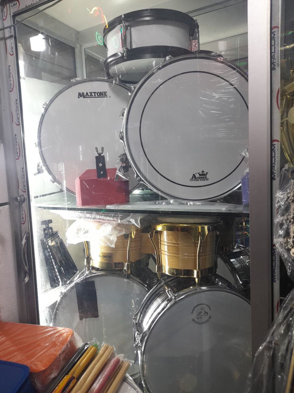 Interior de la tienda de instrumentos musicales
